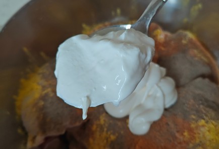 Фото шага рецепта Куриные бедра с куркумой в духовке 189956 шаг 7  