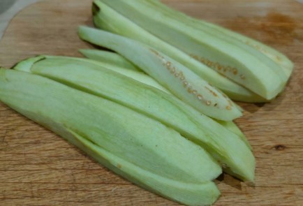 Фото шага рецепта Куриные бедра с овощным гарниром 187877 шаг 3  