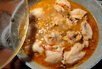 Фото шага рецепта Куриные бедра тушеные с луком помидором и сладким перцем 175249 шаг 12  