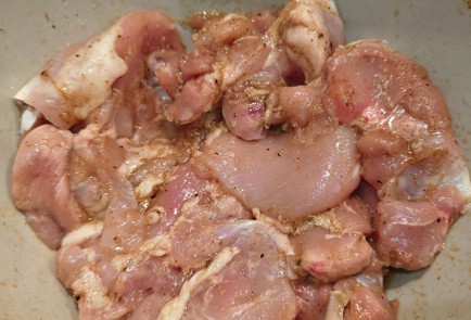 Фото шага рецепта Куриные бедра в духовке с шампиньонами 191214 шаг 1  