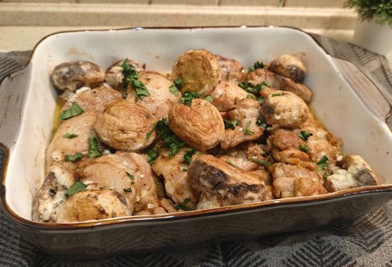 Фото шага рецепта Куриные бедра в духовке с шампиньонами 191214 шаг 10  