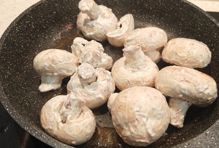 Фото шага рецепта Куриные бедра в духовке с шампиньонами 191214 шаг 6  