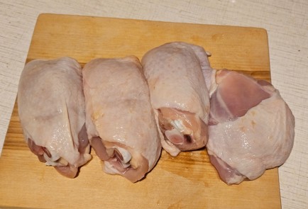 Фото шага рецепта Куриные бедра в духовке в фольге 190853 шаг 1