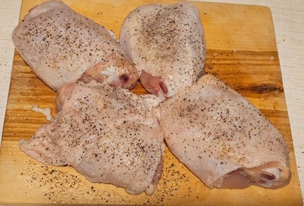 Фото шага рецепта Куриные бедра в духовке в фольге 190853 шаг 5