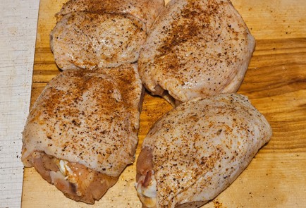 Фото шага рецепта Куриные бедра в духовке в фольге 190853 шаг 6