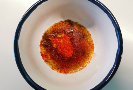 Фото шага рецепта Куриные бедра в духовке 190627 шаг 5