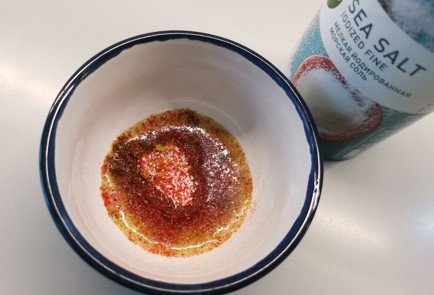 Фото шага рецепта Куриные бедра в духовке 190627 шаг 6