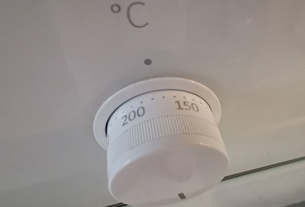 Фото шага рецепта Куриные бедра в духовке 190627 шаг 8