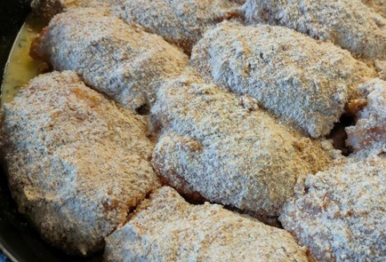 Фото шага рецепта Куриные бедра запеченные в панировке 191140 шаг 12  