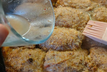 Фото шага рецепта Куриные бедра запеченные в панировке 191140 шаг 14  