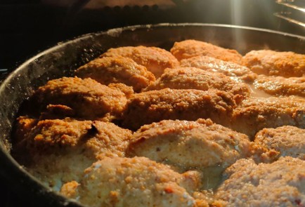 Фото шага рецепта Куриные бедра запеченные в панировке 191140 шаг 15  