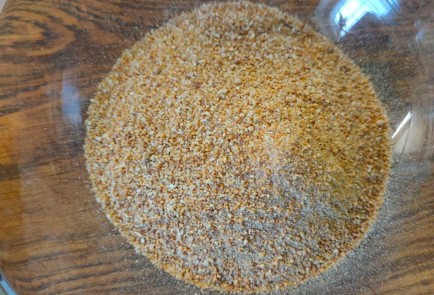 Фото шага рецепта Куриные бедра запеченные в панировке 191140 шаг 2  