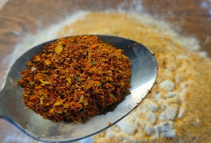 Фото шага рецепта Куриные бедра запеченные в панировке 191140 шаг 6  