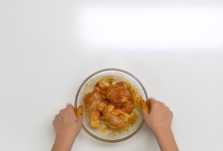 Фото шага рецепта Куриные голени в духовке 140156 шаг 3  