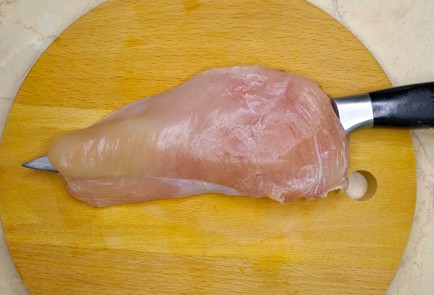 Фото шага рецепта Куриные грудки фаршированные чесночным маслом 187326 шаг 2  