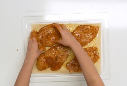 Фото шага рецепта Куриные грудки в духовке 140538 шаг 4  