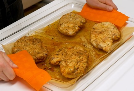 Фото шага рецепта Куриные грудки в духовке 140538 шаг 6  