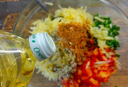 Фото шага рецепта Куриные кармашки с начинкой из овощей и сыра 175456 шаг 10  