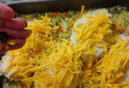 Фото шага рецепта Куриные кармашки с начинкой из овощей и сыра 175456 шаг 22  