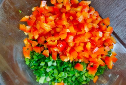 Фото шага рецепта Куриные кармашки с начинкой из овощей и сыра 175456 шаг 6  