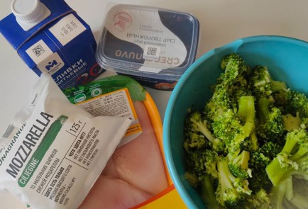 Фото шага рецепта Куриные конвертики с брокколи и сыром 187014 шаг 1  