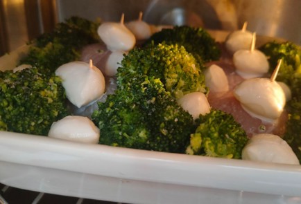 Фото шага рецепта Куриные конвертики с брокколи и сыром 187014 шаг 12  