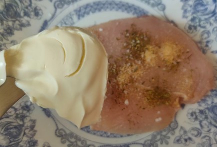 Фото шага рецепта Куриные конвертики с брокколи и сыром 187014 шаг 6  