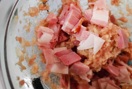 Фото шага рецепта Куриные котлеты с беконом 175539 шаг 10  