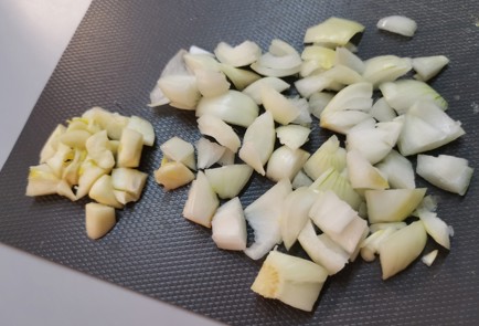 Фото шага рецепта Куриные котлеты с беконом 175539 шаг 2  