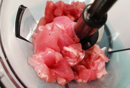 Фото шага рецепта Куриные котлеты с беконом 175539 шаг 3  