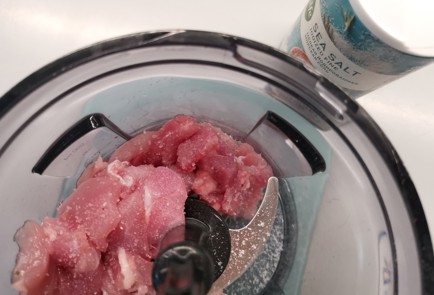 Фото шага рецепта Куриные котлеты с беконом 175539 шаг 4  