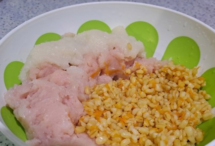 Фото шага рецепта Куриные котлеты в духовке с булгуром 189515 шаг 7  