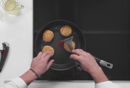 Фото шага рецепта Куриные котлеты с гречкой поцарски 187844 шаг 10