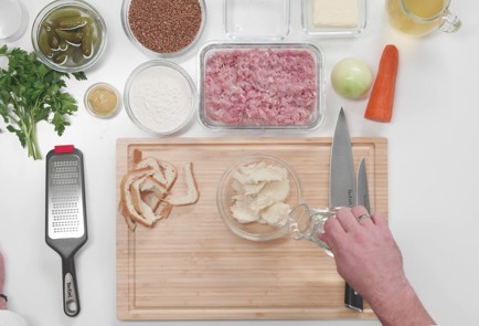 Фото шага рецепта Куриные котлеты с гречкой поцарски 187844 шаг 2