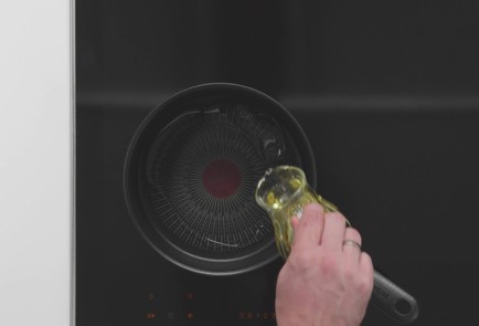 Фото шага рецепта Куриные котлеты с гречкой поцарски 187844 шаг 5