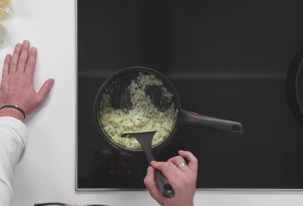 Фото шага рецепта Куриные котлеты с гречкой поцарски 187844 шаг 6