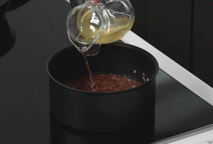 Фото шага рецепта Куриные котлеты с гречкой поцарски 187844 шаг 9