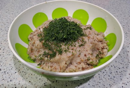 Фото шага рецепта Куриные котлеты в духовке с гречкой 189514 шаг 7  