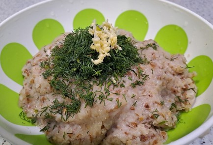 Фото шага рецепта Куриные котлеты в духовке с гречкой 189514 шаг 8  