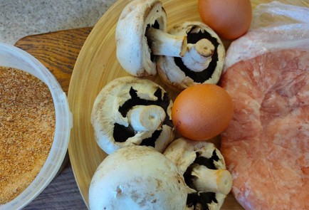 Фото шага рецепта Куриные котлеты с грибами 189254 шаг 1  