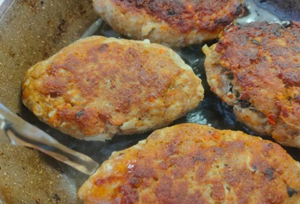 Фото шага рецепта Куриные котлеты с грибами 189254 шаг 20  