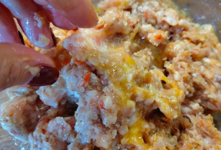 Фото шага рецепта Куриные котлеты с грибами 189254 шаг 8  