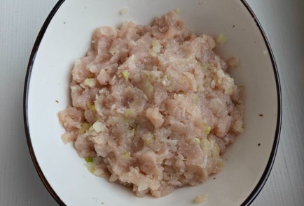 Фото шага рецепта Куриные котлеты с кабачком и шампиньонами 175140 шаг 1  