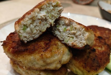 Фото шага рецепта Куриные котлеты с кабачком и шампиньонами 175140 шаг 16  