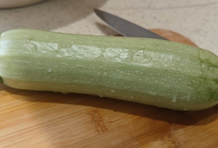 Фото шага рецепта Куриные котлеты с кабачком и творожным сыром 190954 шаг 2  