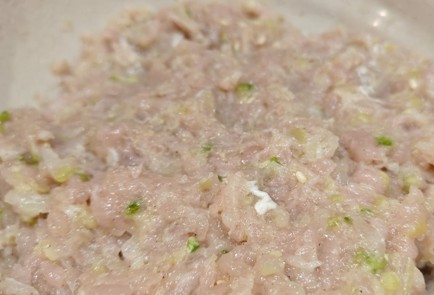 Фото шага рецепта Куриные котлеты с кабачком и творожным сыром 190954 шаг 6  