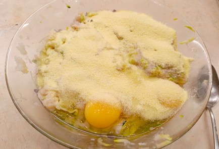 Фото шага рецепта Куриные котлеты с кабачком и укропом 186800 шаг 5  