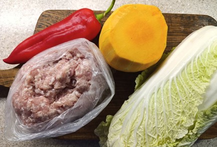 Фото шага рецепта Котлеты из куриного фарша с овощами 190948 шаг 1