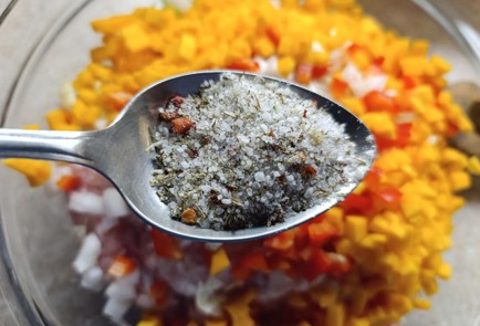 Фото шага рецепта Котлеты из куриного фарша с овощами 190948 шаг 12