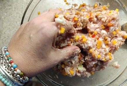 Фото шага рецепта Котлеты из куриного фарша с овощами 190948 шаг 15